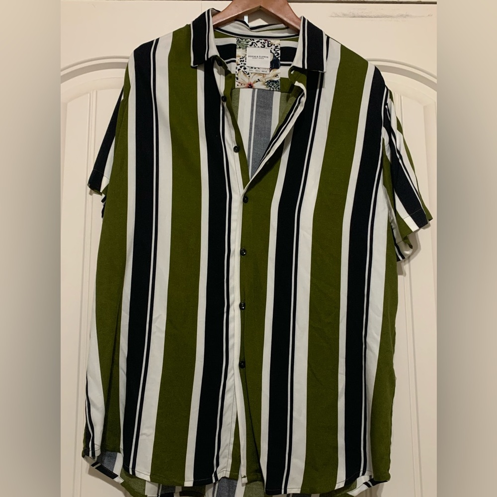 Denim and Flower striped button down men’s size M